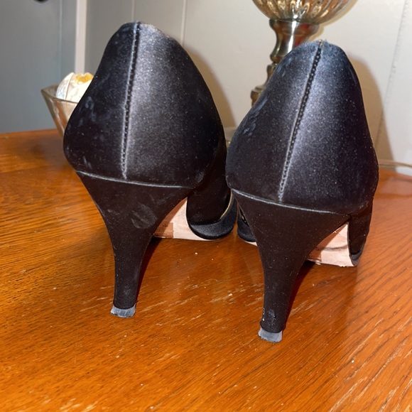 Kenneth Cole Reaction Black Satin Open-Toed Heels with Bow Accent - Picture 3 of 9